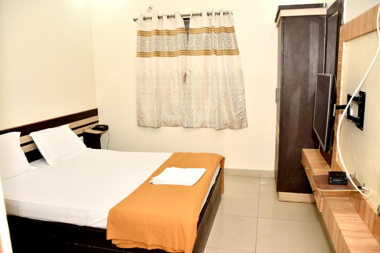 Ssr Hotel Srikalahasti Luaran gambar