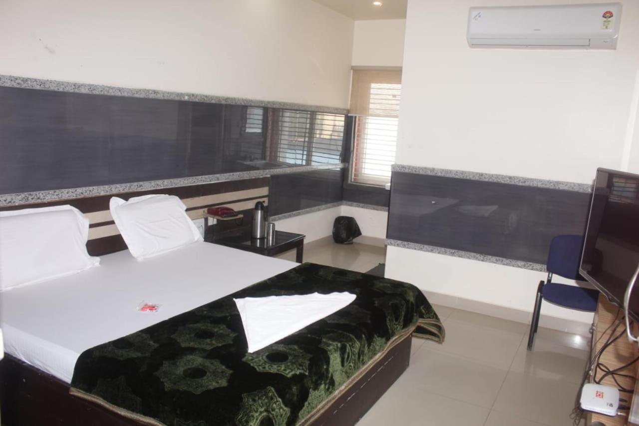 Ssr Hotel Srikalahasti Luaran gambar