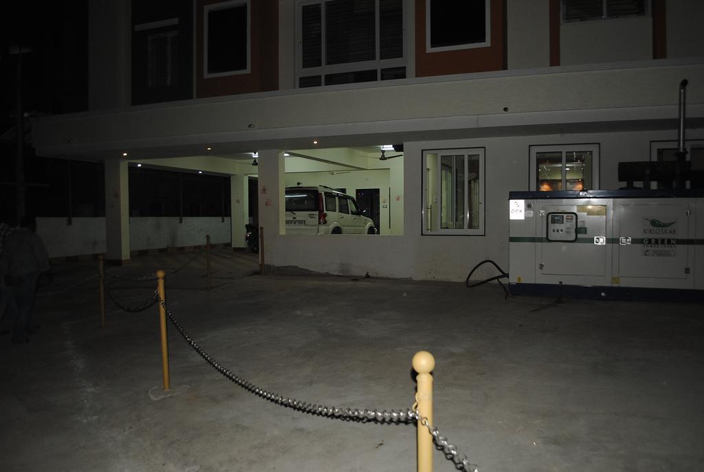 Ssr Hotel Srikalahasti Luaran gambar