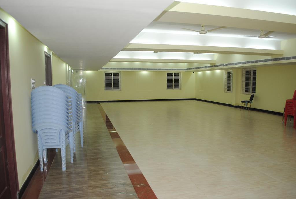 Ssr Hotel Srikalahasti Luaran gambar